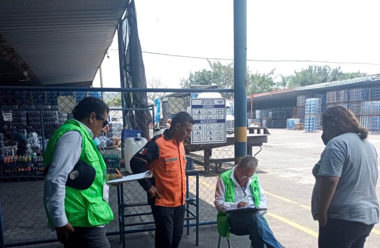 Estables afectados por fuga de cloruro de metileno en Descamex