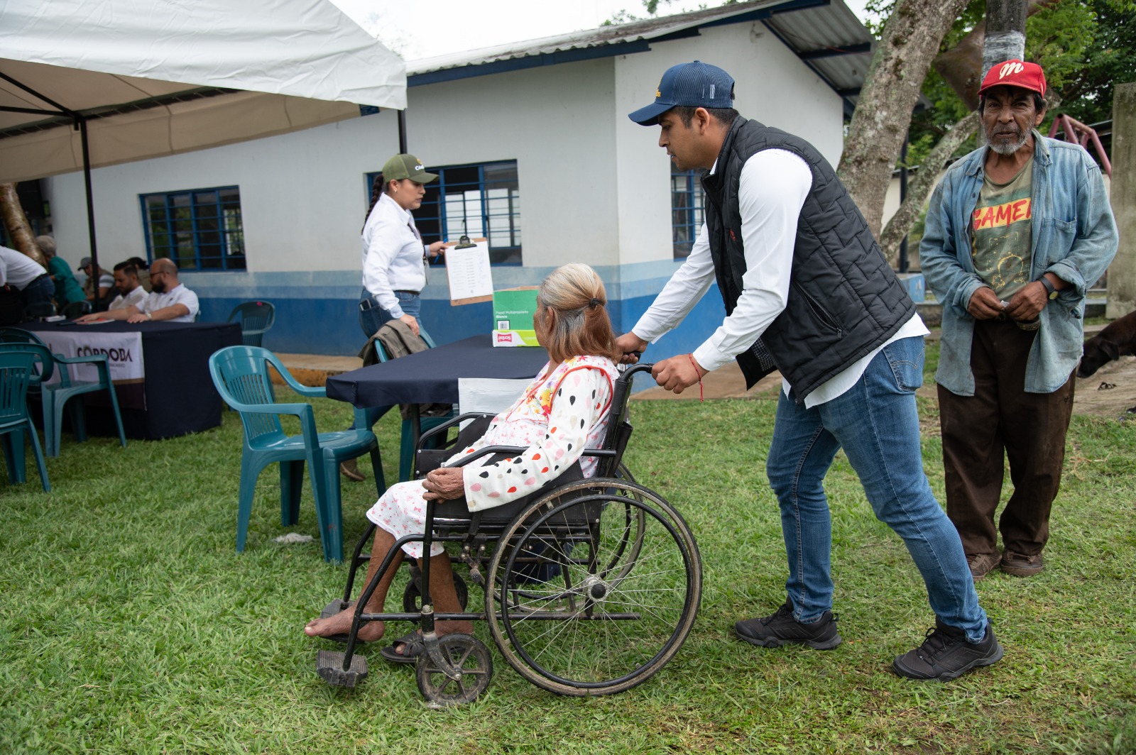 Agradecen habitantes de Cervantes y Lozada apoyos durante el