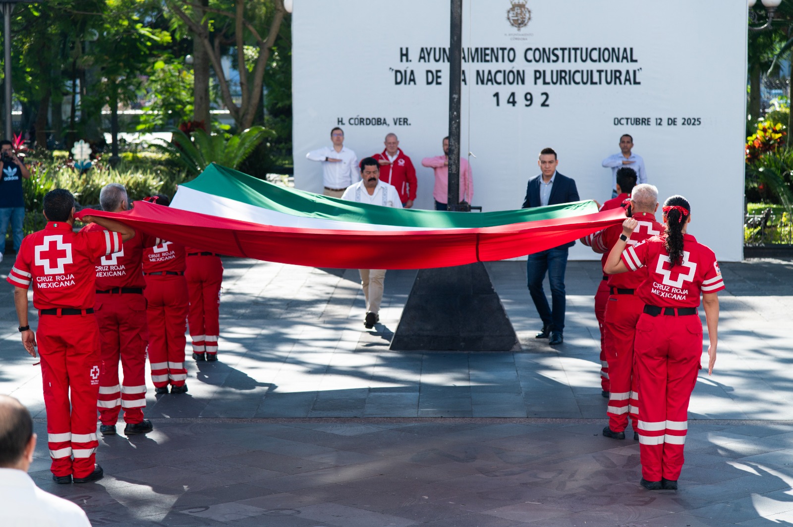 Ayuntamiento y Cruz Roja Mexicana realizan acto cívico por el Día de la Nación Pluricultural, 1492