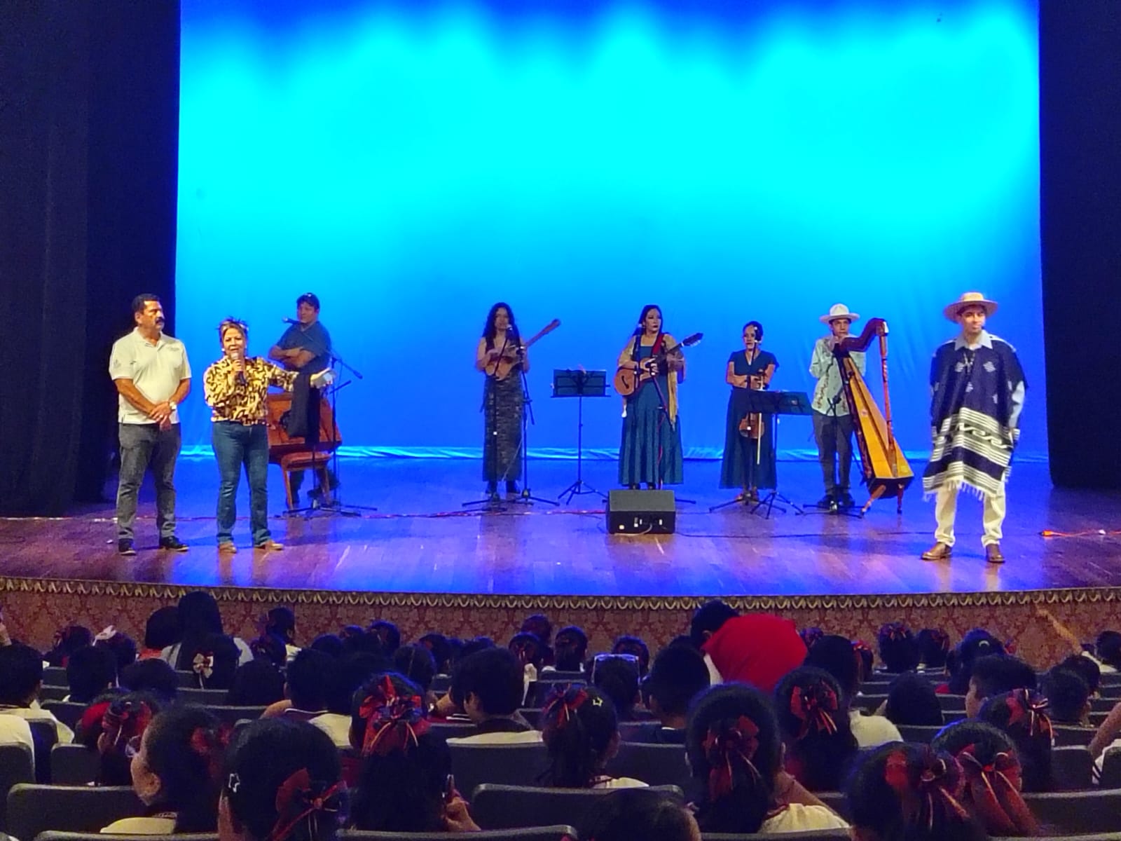 Estudiantes de primaria aprenden a través de concierto Oracular en el Pedro Díaz