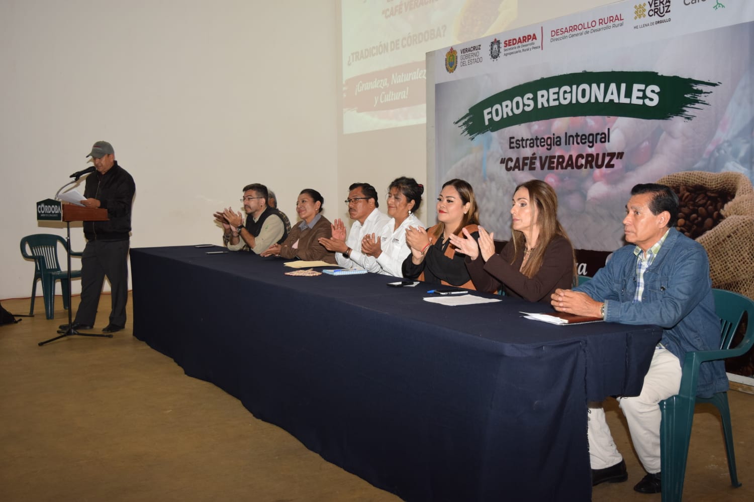 Capacita Sedarpa a caficultores de la región para obtener calidad en el grano