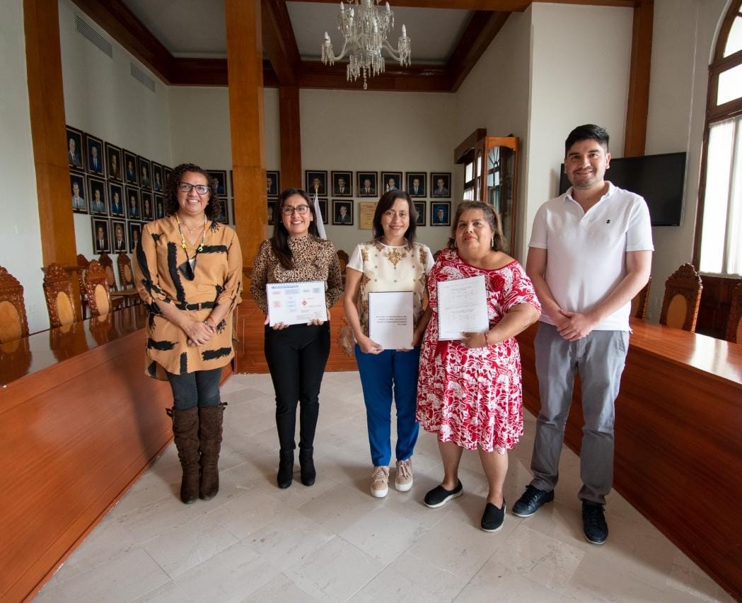 Entregan a Ayuntamiento ruta de atención y protección a menores embarazadas