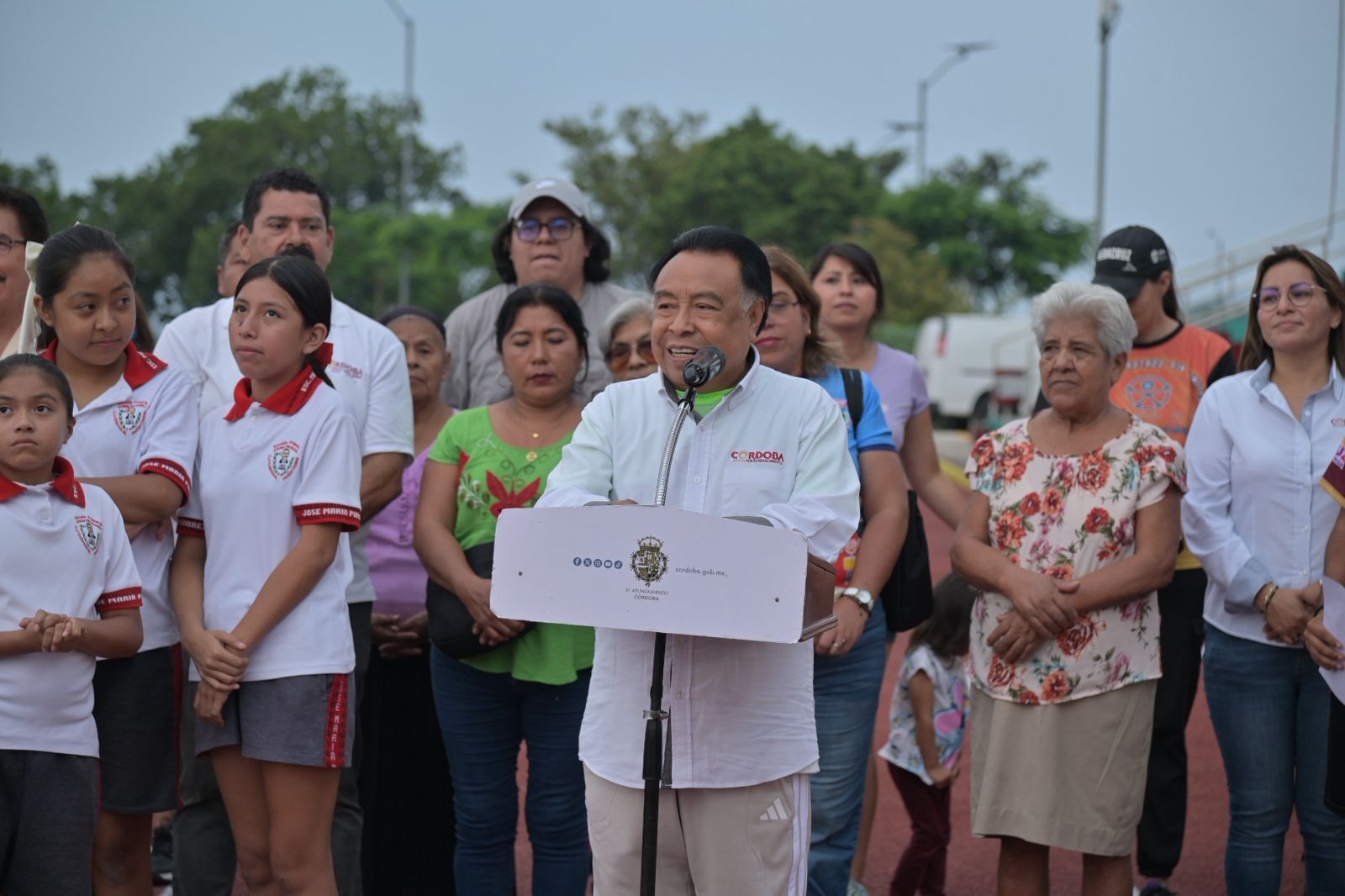 Reaperturan pista de atletismo de la Unidad Deportiva Huilango