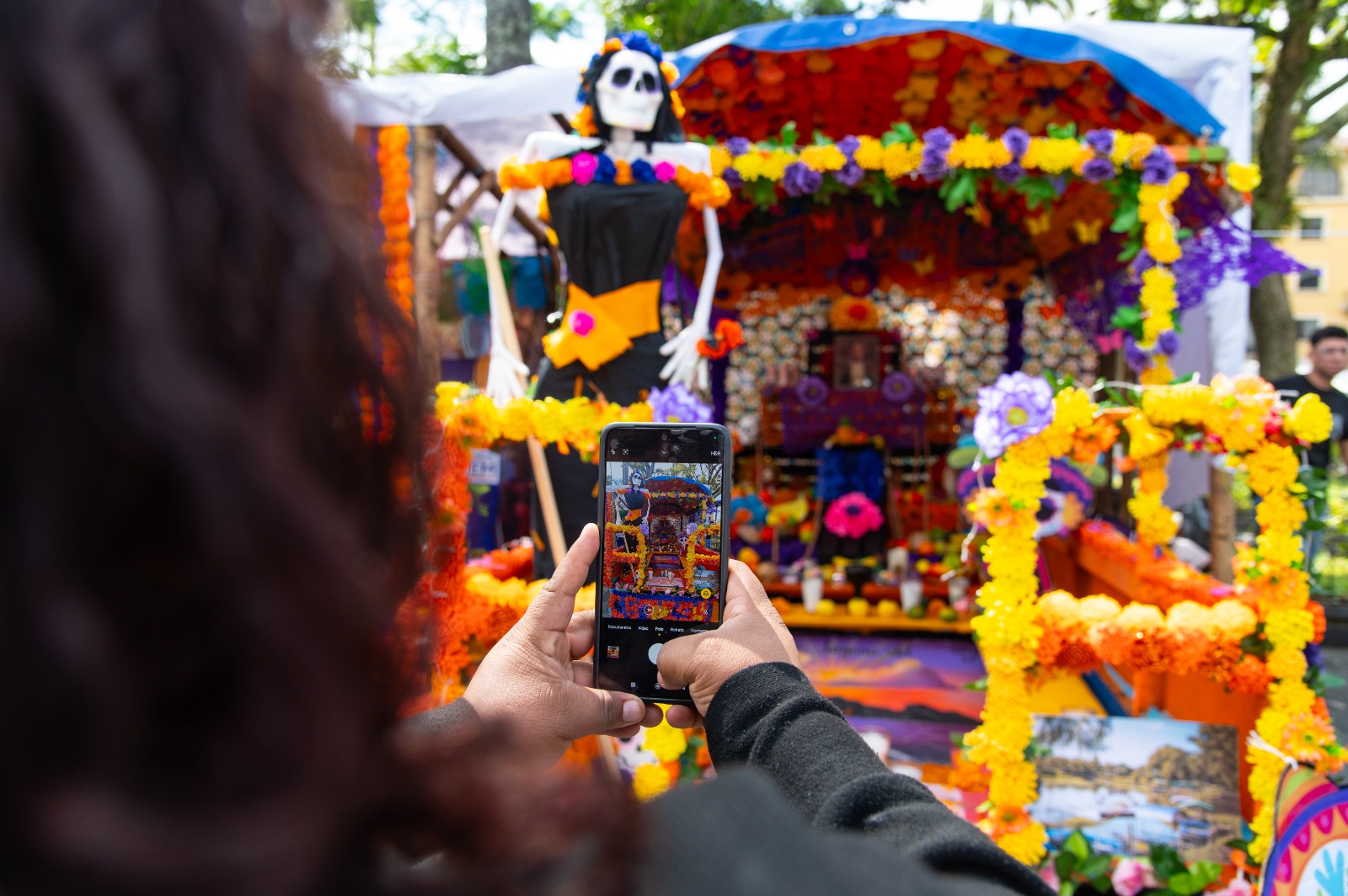 La tradición llega a nuestra ciudad, autoridades inauguran exposición de Ofrendas de Día de Muertos